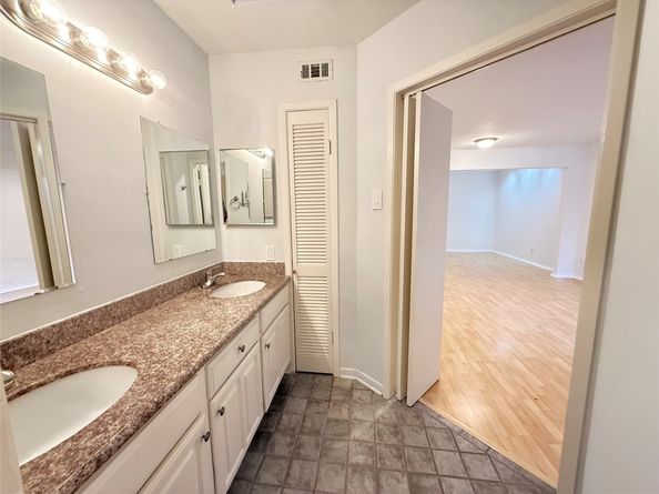 2601 S Braeswood Boulevard 1005, Houston TX 77025