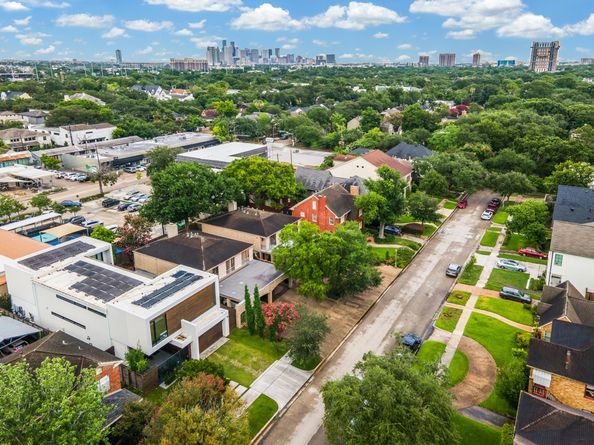 2332 Wroxton Road, Houston TX 77005