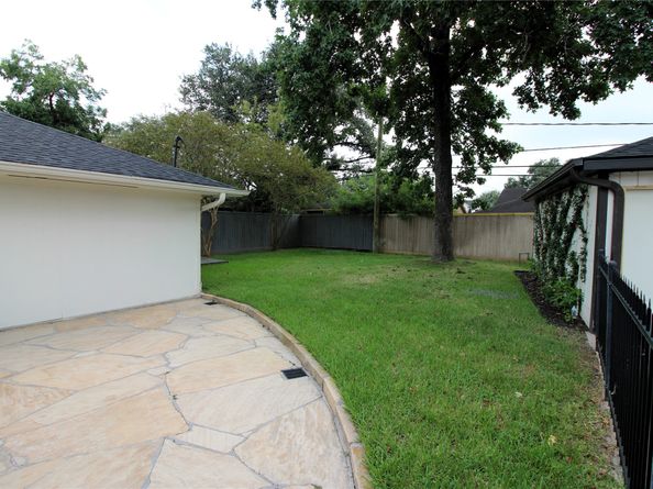 5751 Braesheather Drive, Houston TX 77096
