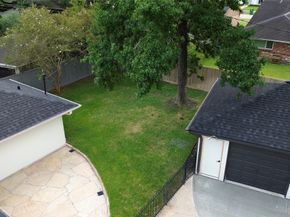 5751 Braesheather Drive, Houston TX 77096
