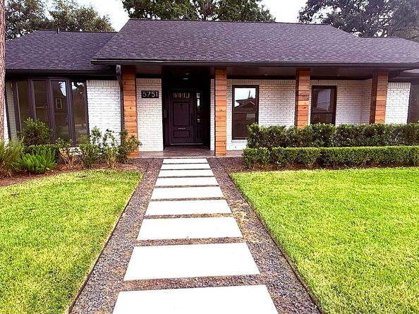 5751 Braesheather Drive, Houston TX 77096