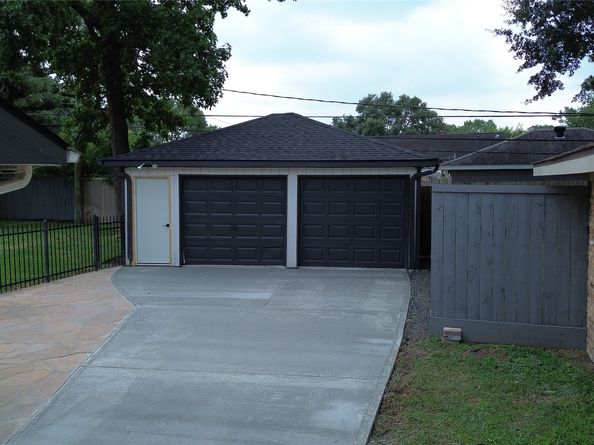 5751 Braesheather Drive, Houston TX 77096