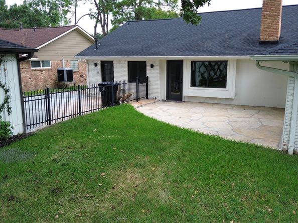 5751 Braesheather Drive, Houston TX 77096