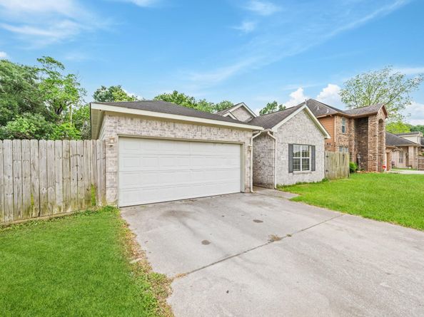 9838 Fuqua Street, Houston TX 77075