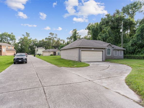 9104 N Green River Dr, Houston TX 77078