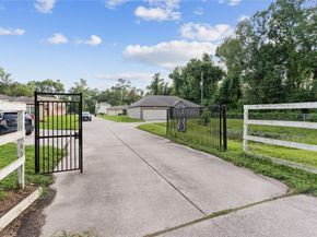 9104 N Green River Dr, Houston TX 77078
