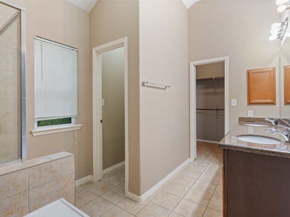 9104 N Green River Dr, Houston TX 77078