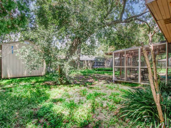 967 Wavecrest Lane, Houston TX 77062