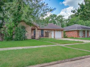 967 Wavecrest Lane, Houston TX 77062