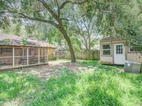 967 Wavecrest Lane, Houston TX 77062