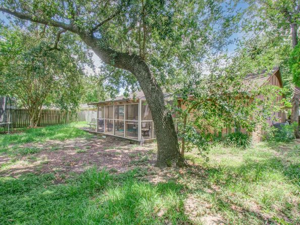 967 Wavecrest Lane, Houston TX 77062
