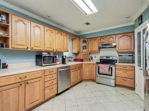 967 Wavecrest Lane, Houston TX 77062