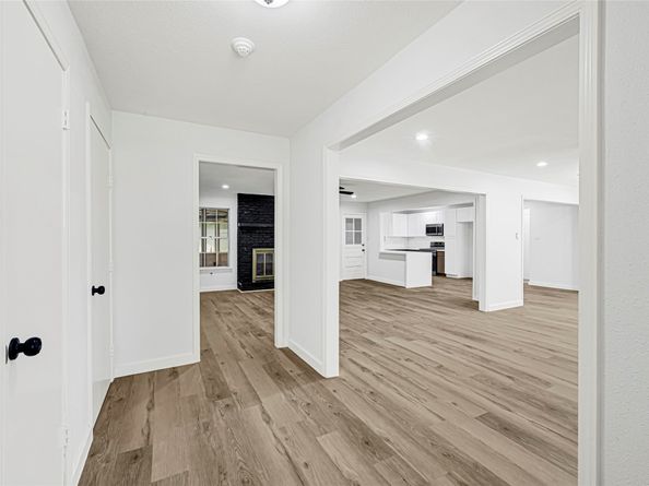 413 Oakhill Drive, Conroe TX 77304
