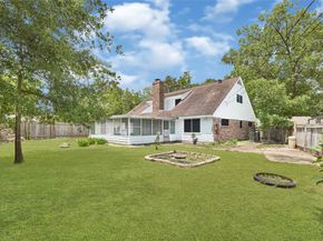 413 Oakhill Drive, Conroe TX 77304
