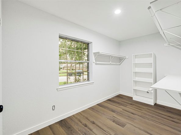 413 Oakhill Drive, Conroe TX 77304
