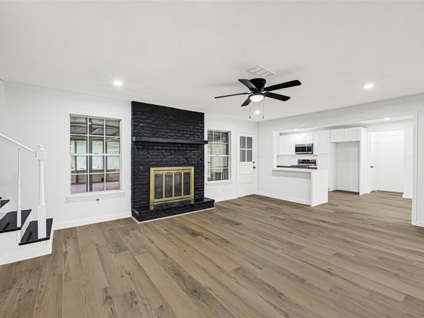 413 Oakhill Drive, Conroe TX 77304