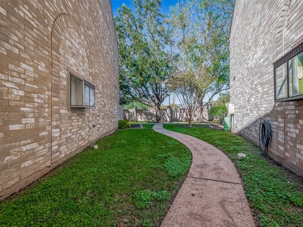 3048 Holly Hall Street Street 3048, Houston TX 77054