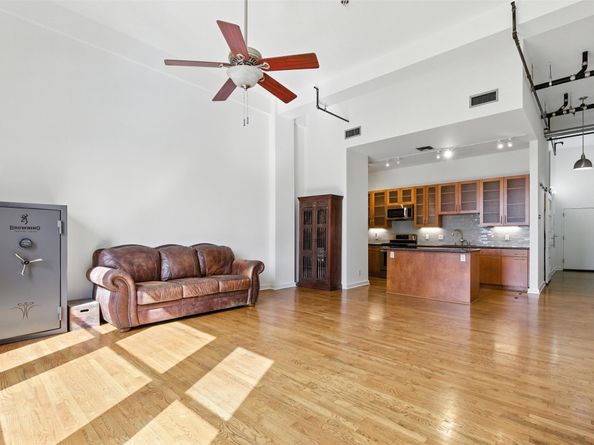 915 Franklin Street 2I, Houston TX 77002