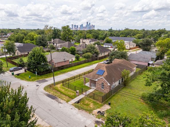 3001 Wayne Street, Houston TX 77026