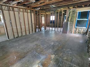 6027 Kenilwood Drive, Houston TX 77033