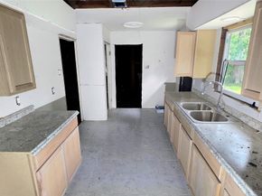 6027 Kenilwood Drive, Houston TX 77033