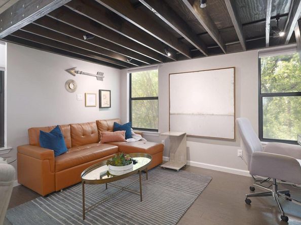 1305 Deloney ST, Austin TX 78721