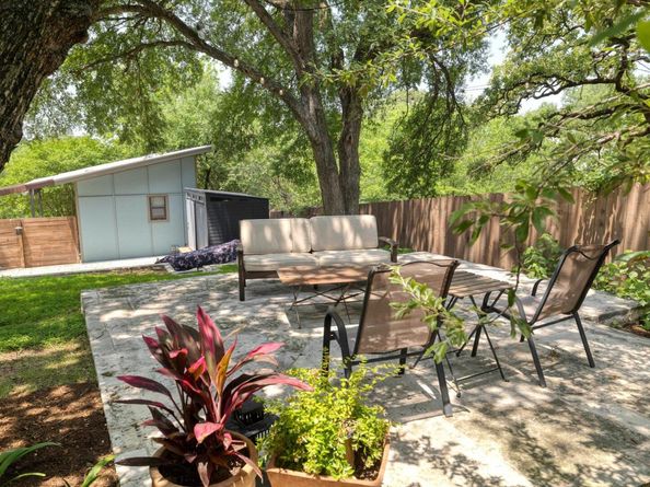 1305 Deloney ST, Austin TX 78721