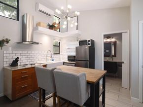 1305 Deloney ST, Austin TX 78721