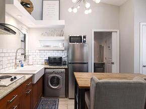 1305 Deloney ST, Austin TX 78721