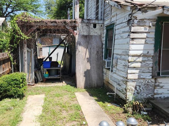 85 W Navasota ST, Austin TX 78702