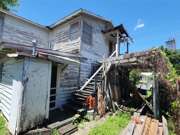 85 W Navasota ST, Austin TX 78702
