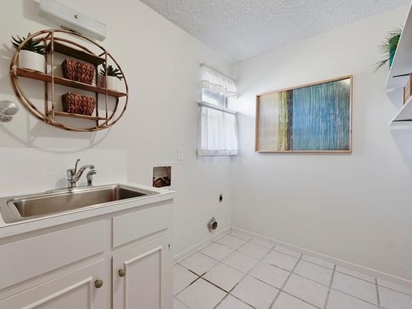 6803 Silvermine DR, Austin TX 78736