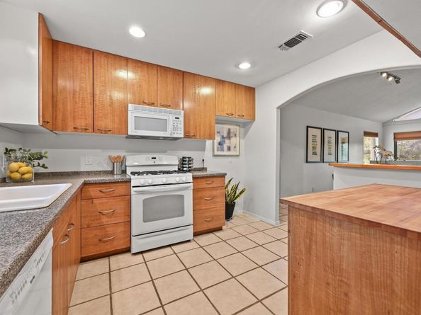 6803 Silvermine DR, Austin TX 78736