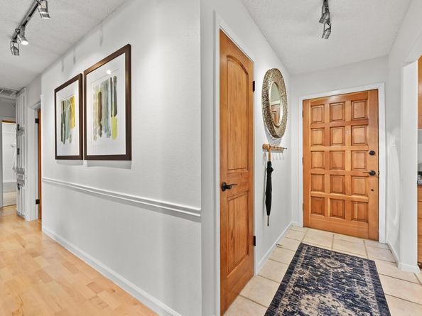 6803 Silvermine DR, Austin TX 78736