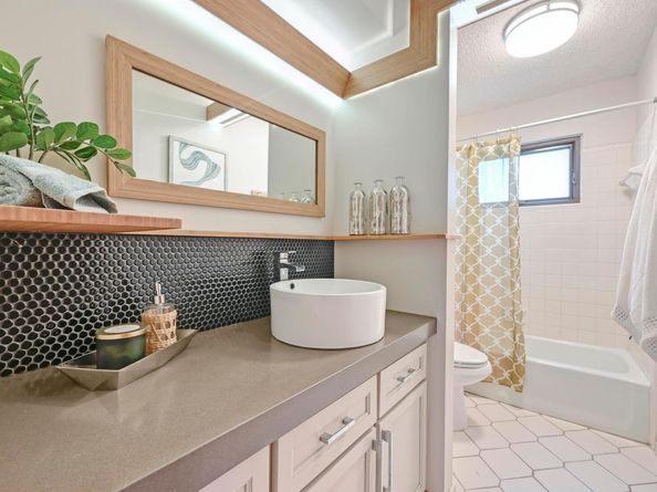 6803 Silvermine DR, Austin TX 78736