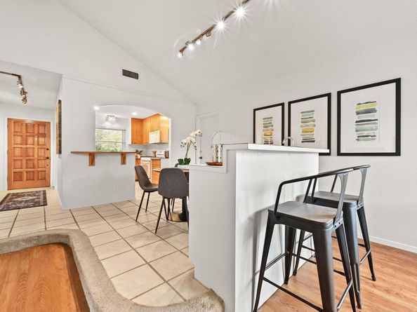 6803 Silvermine DR, Austin TX 78736
