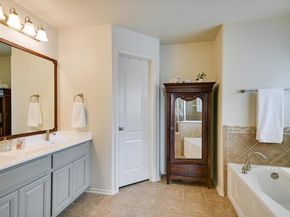 7212 Lookout Bluff TER D18, Austin TX 78735