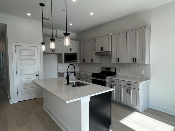 200 W 56th ST 5102, Austin TX 78751