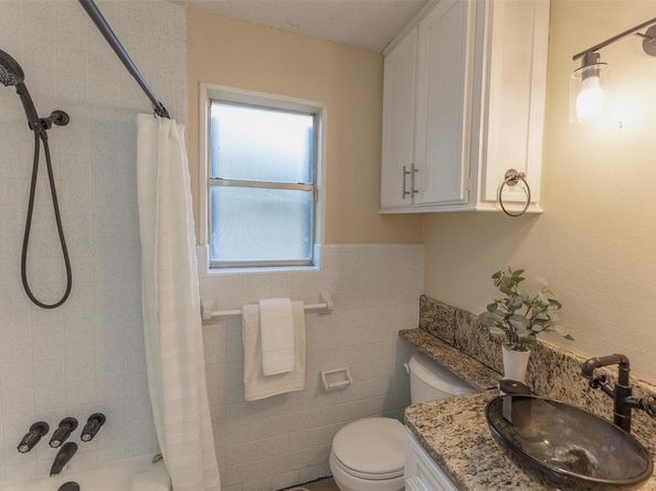3809 Wyldwood RD, Austin TX 78739