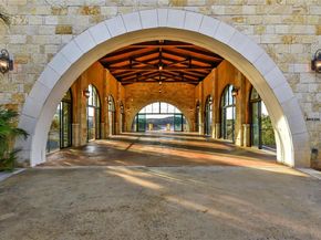 105 Cascading Water PL, Lakeway TX 78734