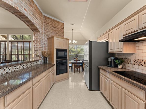 603 Flamingo BLVD, Lakeway TX 78734