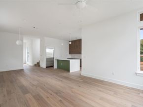 900 S 2nd ST 21, Austin TX 78704