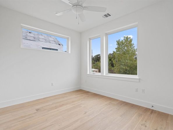 900 S 2nd ST 21, Austin TX 78704