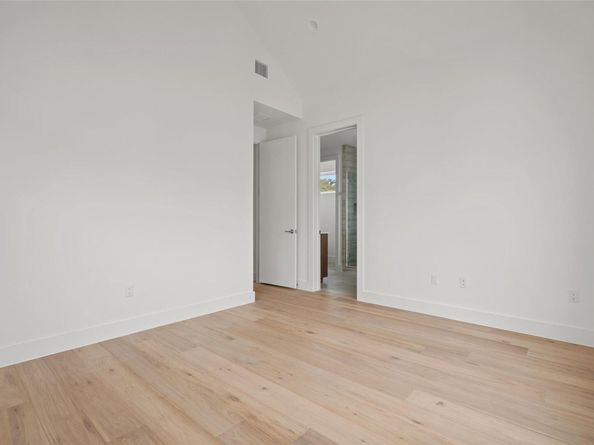 900 S 2nd ST 21, Austin TX 78704
