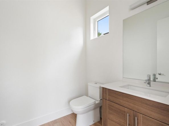 900 S 2nd ST 21, Austin TX 78704