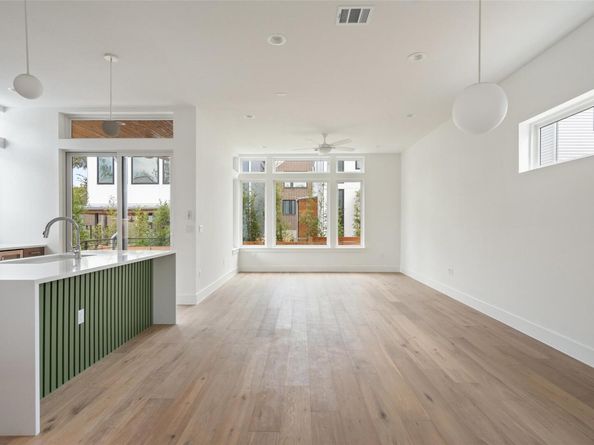 900 S 2nd ST 21, Austin TX 78704