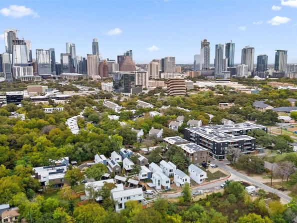 900 S 2nd ST 21, Austin TX 78704
