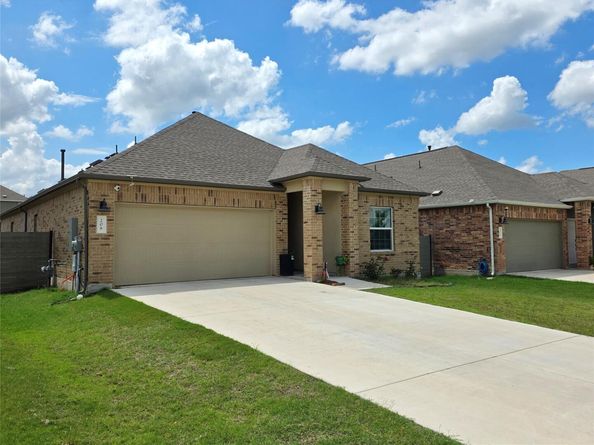 208 Wolf Springs RD, Georgetown TX 78628