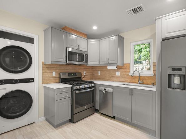 1705 E 14th ST B, Austin TX 78702