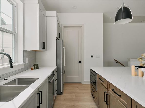2209 Woodland Ave 603, Austin TX 78741